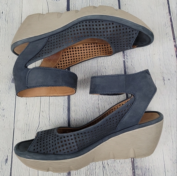 CLARKS | Reedly Salene perforated leather peep toe maryjane wedge heel sandals - Picture 3 of 11